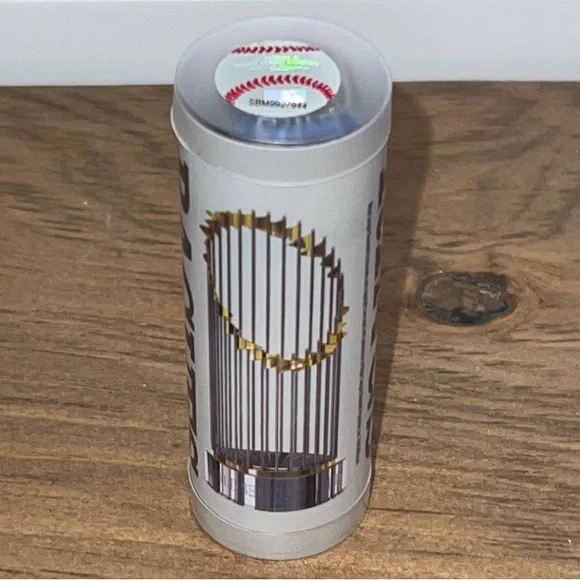 Houston Astros Commemorative 2017 World Series Champions Ring - Picture 9 of 11